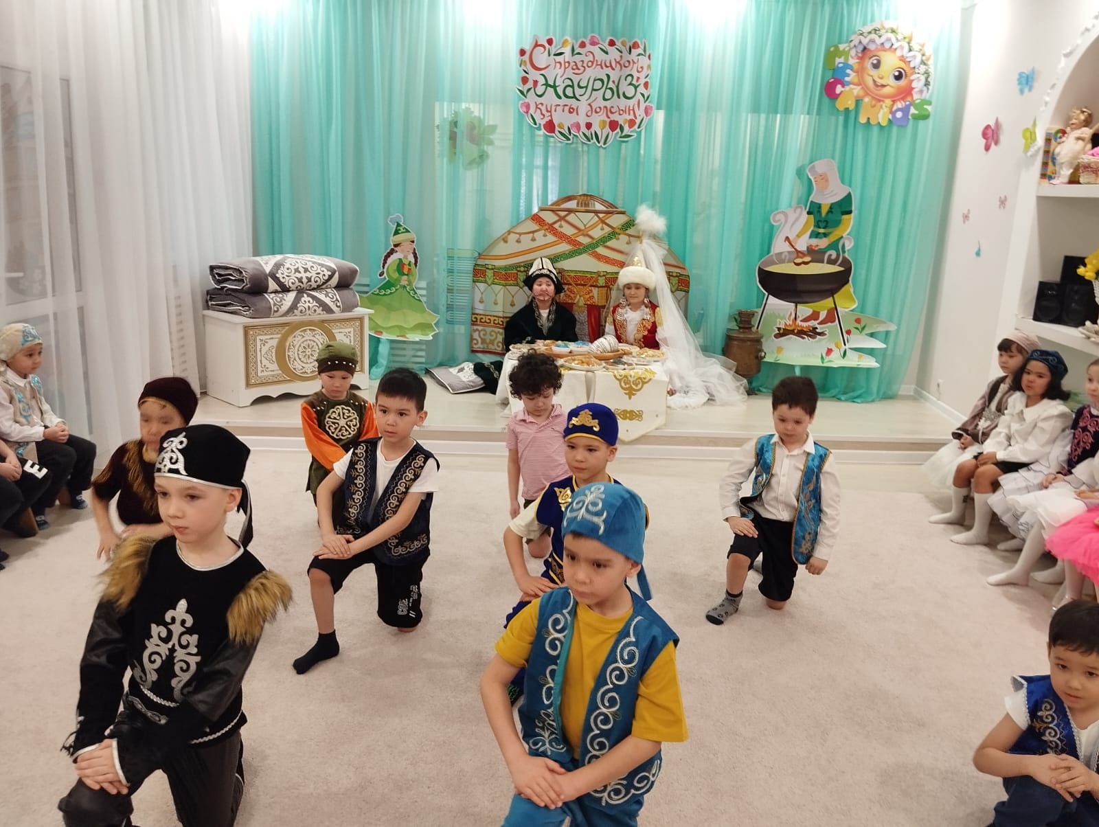 Моменты из жизни Mega Kids Chubary (11)